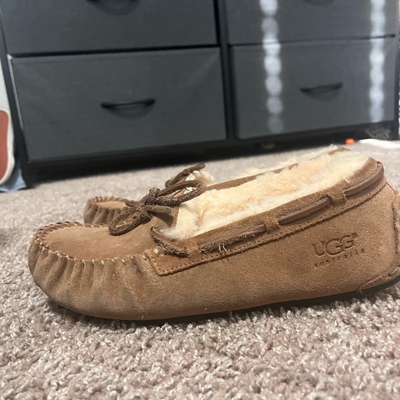 Ugg Dakota Chestnut Moccasins - Picture 3 of 7